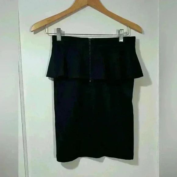 Host Pick 🤩 NWT Alice and Olivia skirt - Picture 2 of 7